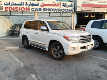Toyota  Land Cruiser  VXR  2015  Automatic  298,000 Km  8 Cylinder  Four Wheel Drive (4WD)  SUV  White