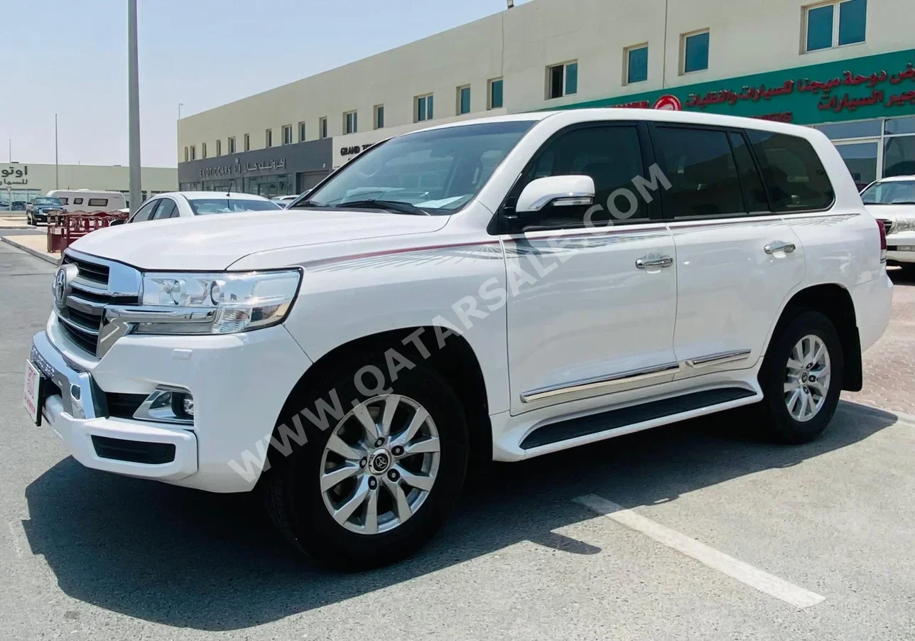 تويوتا  لاند كروزر  جي اكس ار  2019  اوتوماتيك  230,000 كم  8 سلندر  دفع رباعي  اس يو في  أبيض