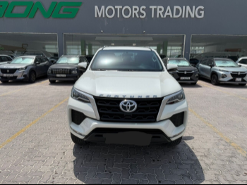 Toyota  Fortuner  2022  Automatic  42,000 Km  4 Cylinder  Four Wheel Drive (4WD)  SUV  White