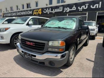 GMC  Sierra  1500  2004  Automatic  12,000 Km  8 Cylinder  Four Wheel Drive (4WD)  Pick Up  Black