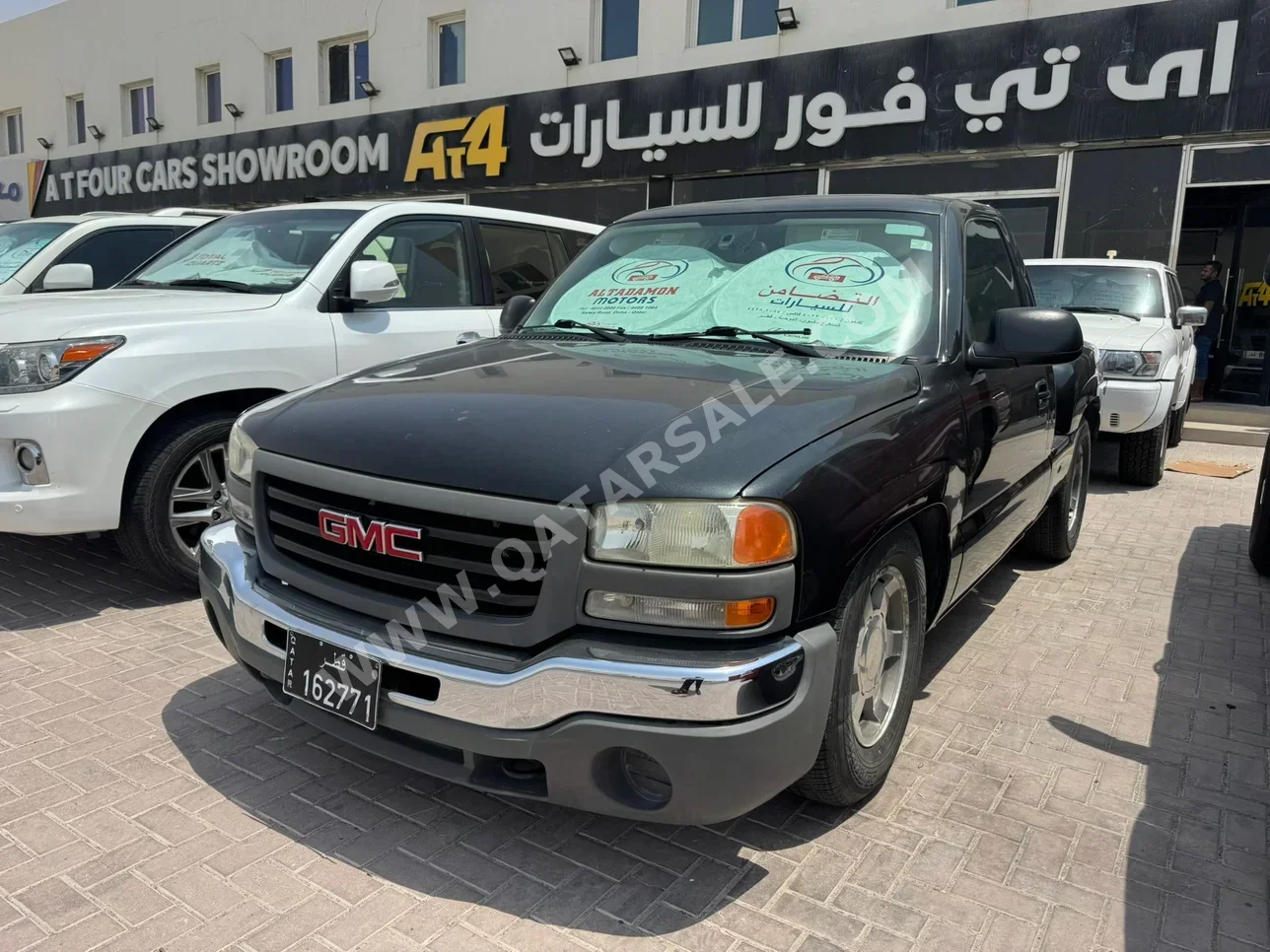 GMC  Sierra  1500  2004  Automatic  12,000 Km  8 Cylinder  Four Wheel Drive (4WD)  Pick Up  Black