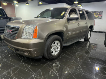 GMC  Yukon  2013  Automatic  116,000 Km  8 Cylinder  Four Wheel Drive (4WD)  SUV  Beige