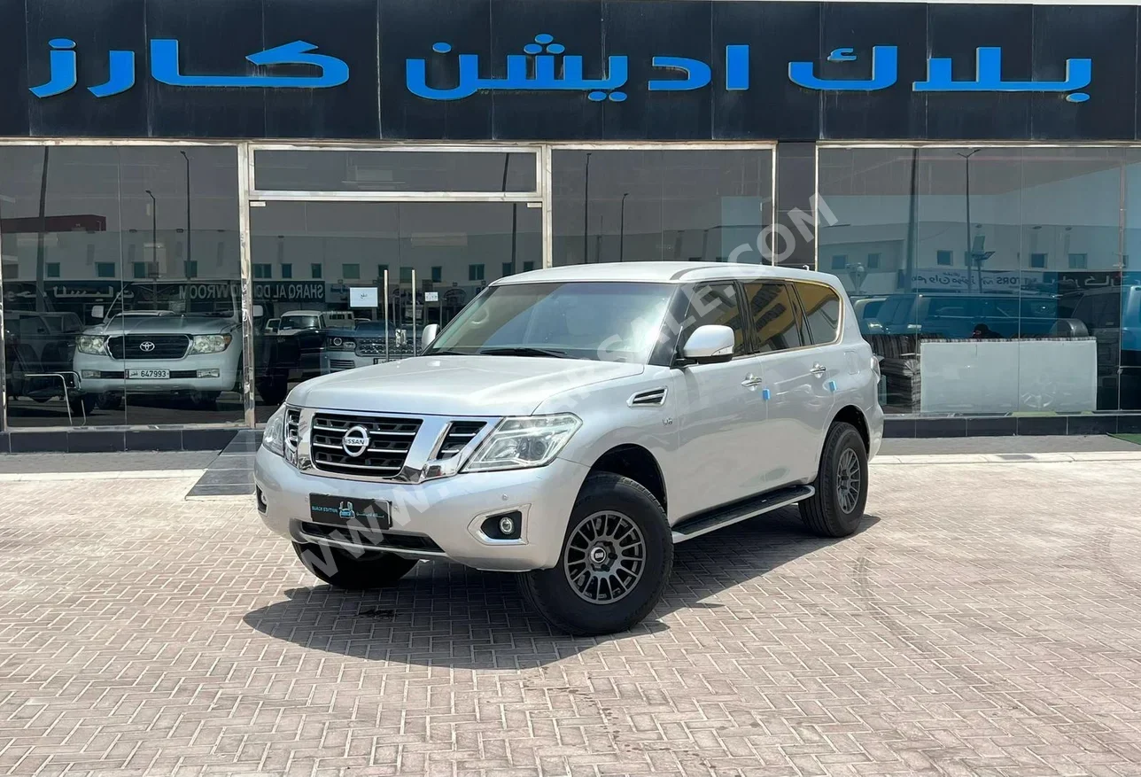 نيسان  باترول  اس اي  2013  اوتوماتيك  232,000 كم  8 سلندر  دفع رباعي  اس يو في  أبيض