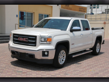 GMC  Sierra  1500  2015  Automatic  260,000 Km  8 Cylinder  Four Wheel Drive (4WD)  Pick Up  White