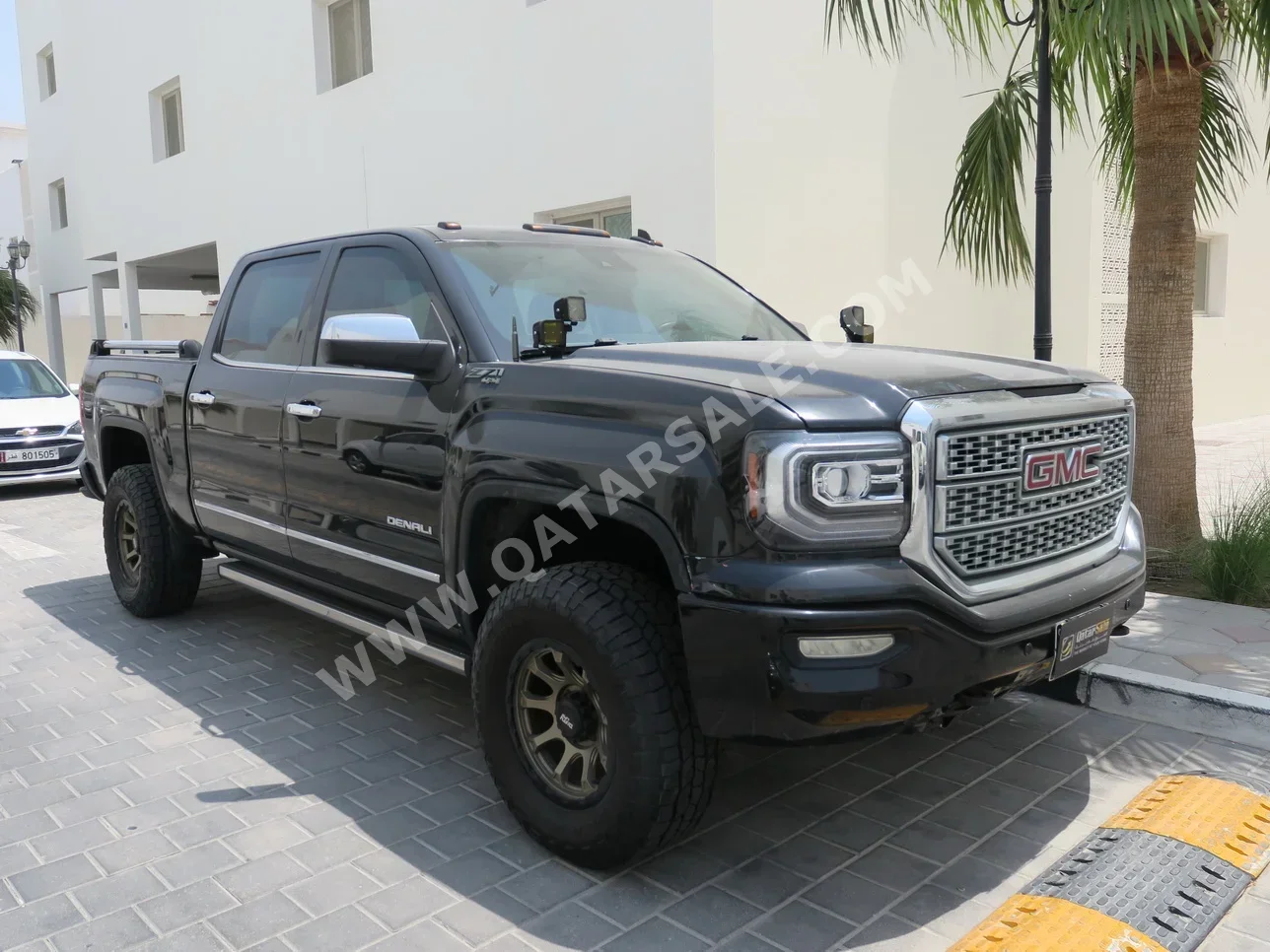 GMC  Sierra  Denali  2016  Automatic  214,000 Km  8 Cylinder  Four Wheel Drive (4WD)  Pick Up  Black