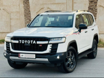تويوتا  لاند كروزر  جي ار سبورت توين تيربو  2022  اوتوماتيك  88,000 كم  6 سلندر  دفع رباعي  اس يو في  أبيض  تحت الضمان
