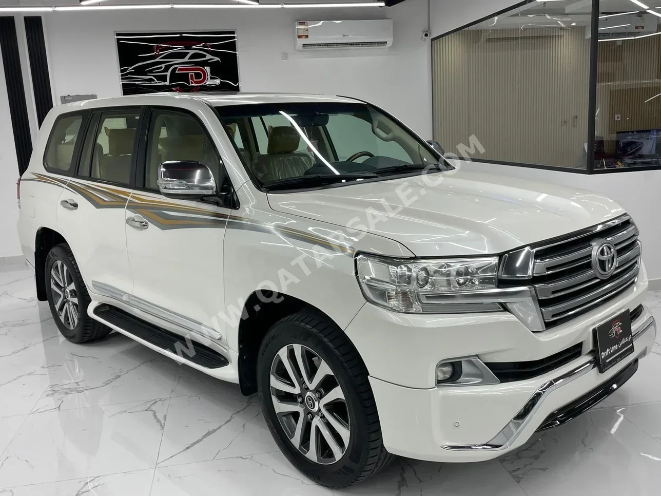 Toyota  Land Cruiser  VXR  2016  Automatic  310,000 Km  8 Cylinder  Four Wheel Drive (4WD)  SUV  White