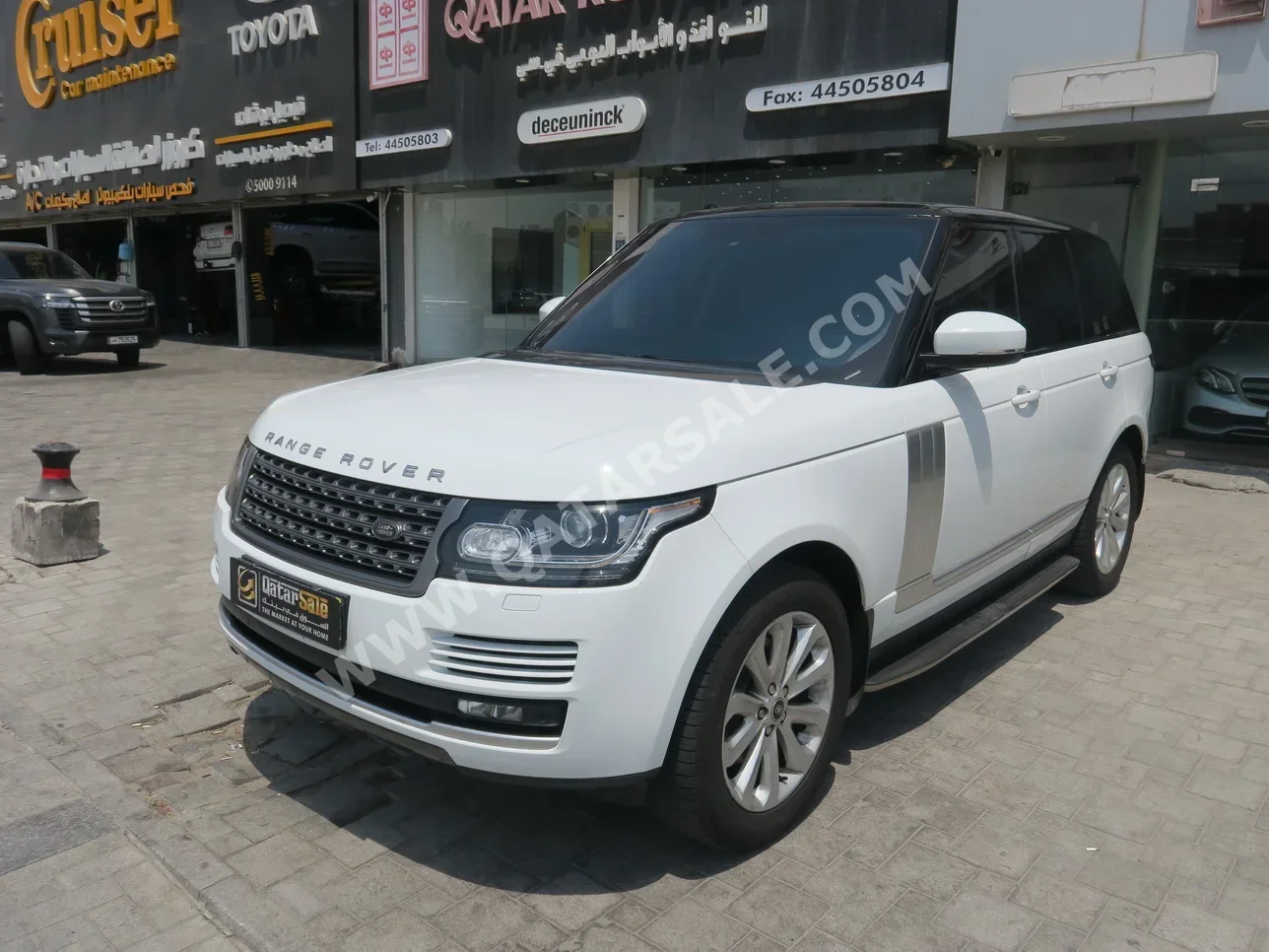 Land Rover  Range Rover  Vogue HSE  2014  Automatic  128,000 Km  8 Cylinder  Four Wheel Drive (4WD)  SUV  White