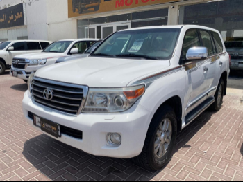Toyota  Land Cruiser  GXR  2013  Automatic  400,000 Km  8 Cylinder  Four Wheel Drive (4WD)  SUV  White