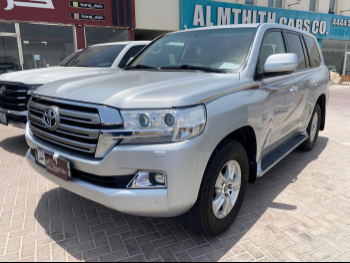 Toyota  Land Cruiser  GXR  2018  Automatic  213,000 Km  8 Cylinder  Four Wheel Drive (4WD)  SUV  Silver