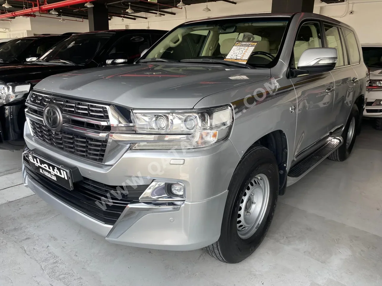 Toyota  Land Cruiser  VXR  2019  Automatic  213,000 Km  8 Cylinder  Four Wheel Drive (4WD)  SUV  Silver