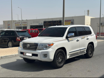 Toyota  Land Cruiser  GXR  2013  Automatic  327,000 Km  8 Cylinder  Four Wheel Drive (4WD)  SUV  White