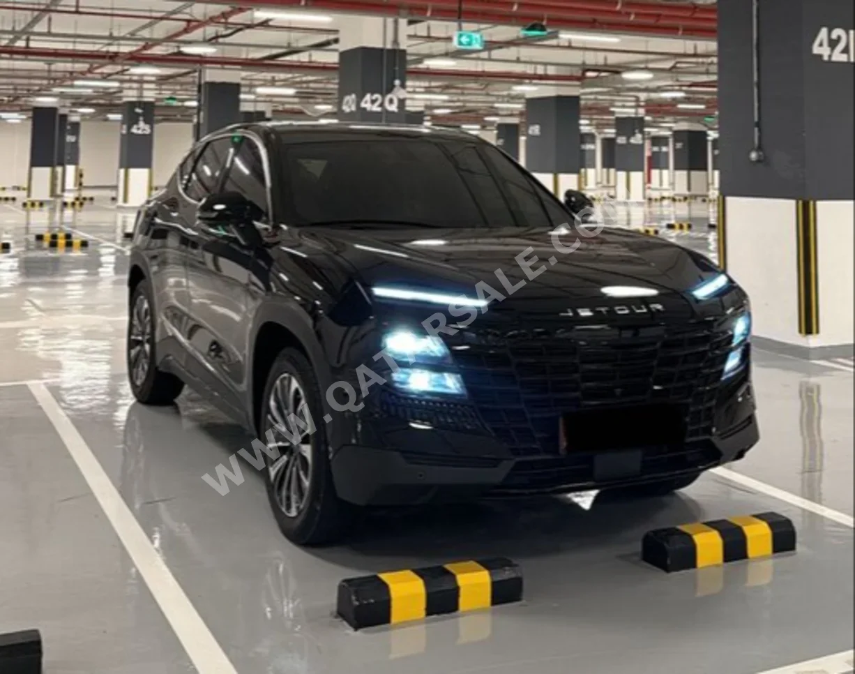 Jetour  Dashing  2025  Automatic  28,000 Km  4 Cylinder  Four Wheel Drive (4WD)  SUV  Black  With Warranty