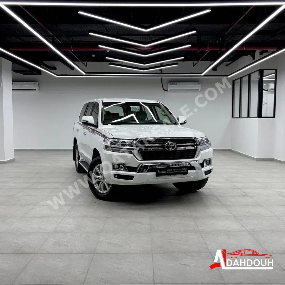 Toyota  Land Cruiser  GXR  2019  Automatic  215,000 Km  6 Cylinder  Four Wheel Drive (4WD)  SUV  White