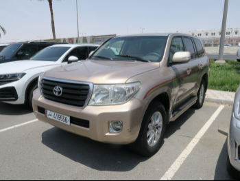 Toyota  Land Cruiser  GXR  2013  Automatic  540,000 Km  8 Cylinder  Four Wheel Drive (4WD)  SUV  Gold