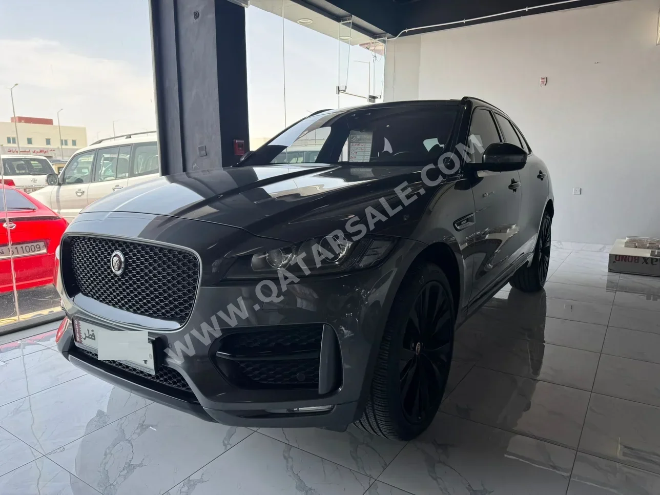 جاكوار  اف - بيس  2018  اوتوماتيك  170,000 كم  6 سلندر  دفع رباعي  اس يو في  رمادي غامق