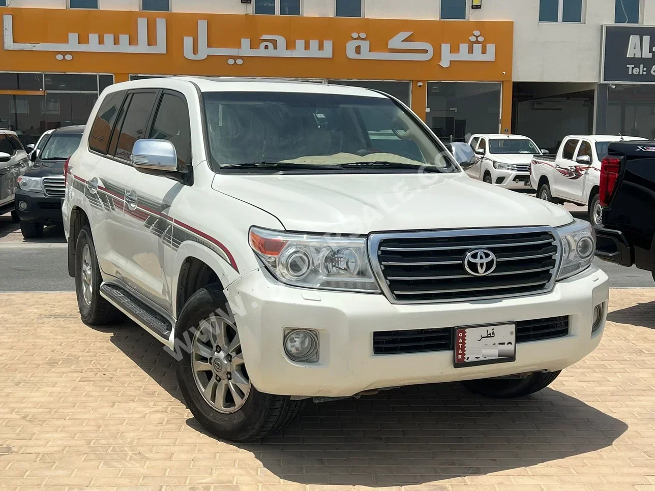 Toyota  Land Cruiser  GXR  2013  Automatic  371,000 Km  8 Cylinder  Four Wheel Drive (4WD)  SUV  White