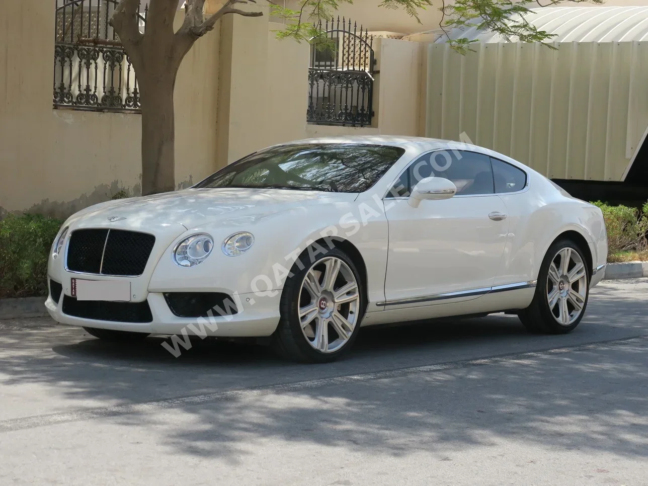 Bentley  Continental  GT  2014  Automatic  75,000 Km  8 Cylinder  All Wheel Drive (AWD)  Coupe / Sport  White