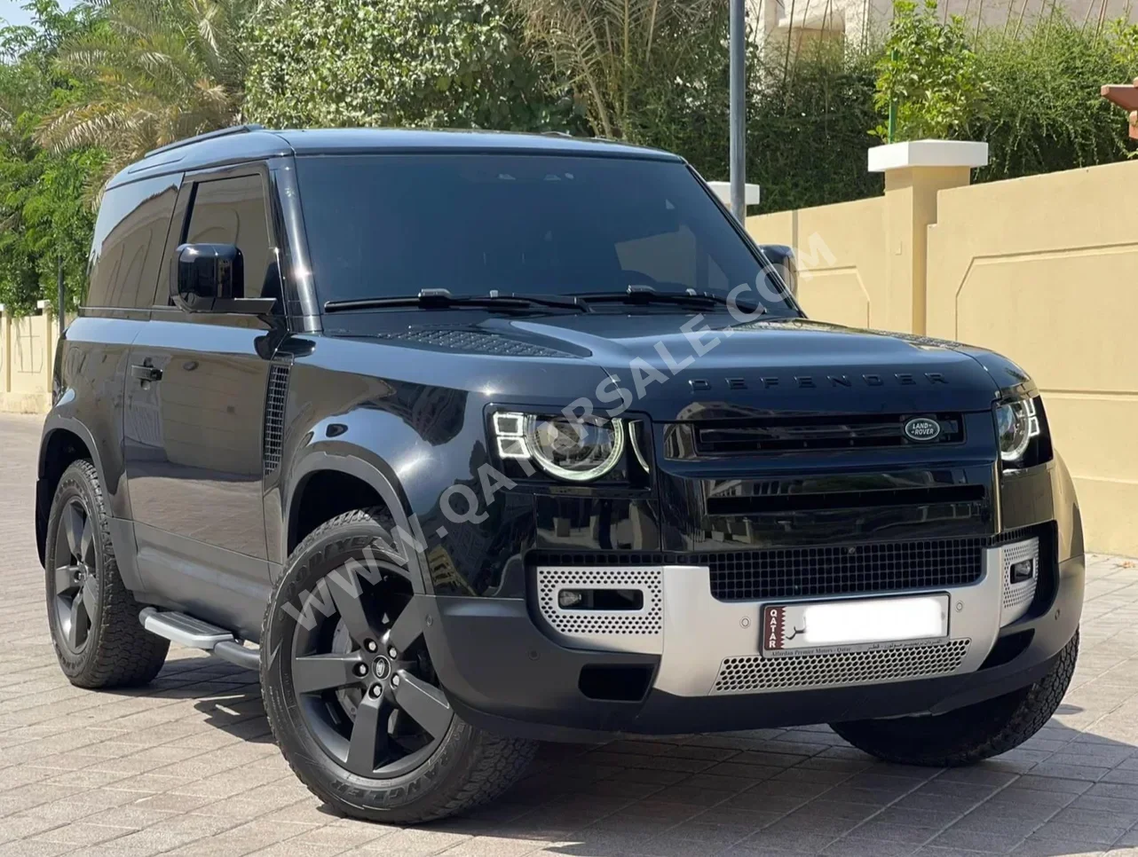 Land Rover  Defender  90 HSE  2023  Automatic  23,000 Km  6 Cylinder  Four Wheel Drive (4WD)  SUV  Black  With Warranty