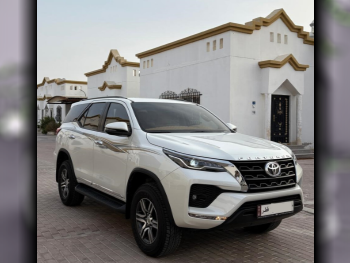 Toyota  Fortuner  2024  Automatic  66,000 Km  6 Cylinder  Four Wheel Drive (4WD)  SUV  White  With Warranty