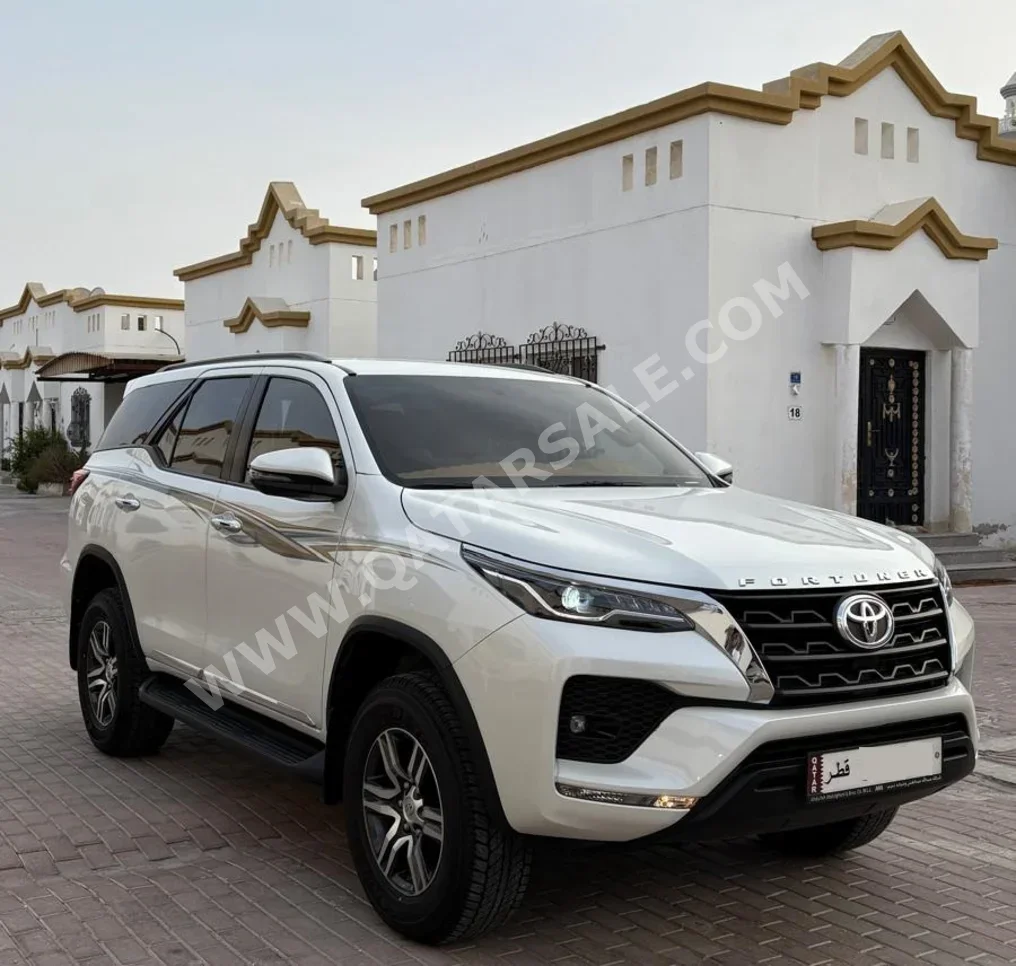 Toyota  Fortuner  2024  Automatic  66,000 Km  6 Cylinder  Four Wheel Drive (4WD)  SUV  White  With Warranty