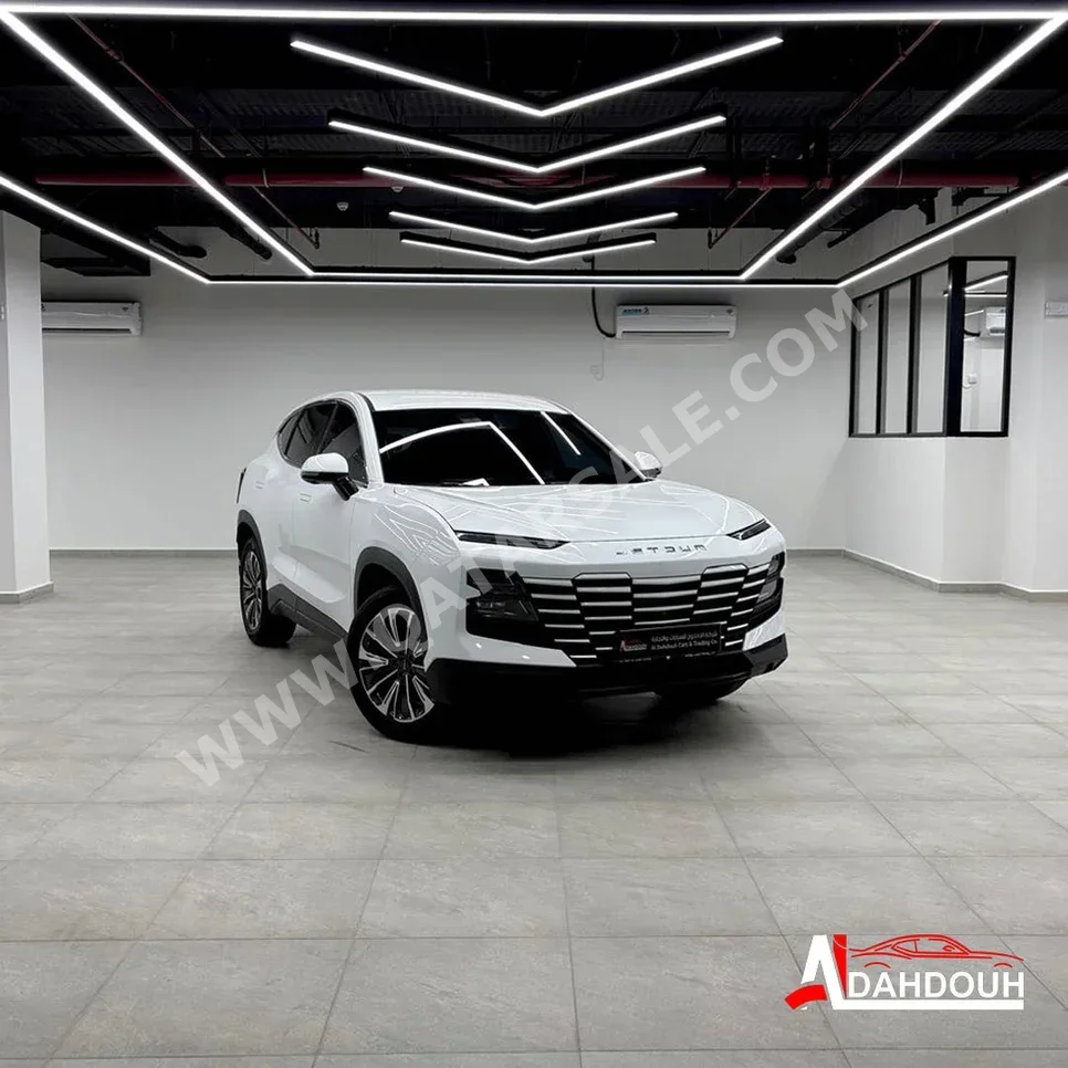 Jetour  Dashing  2025  Automatic  32,000 Km  4 Cylinder  Front Wheel Drive (FWD)  SUV  White  With Warranty