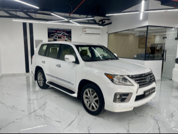 Lexus  LX  570  2014  Automatic  296,000 Km  8 Cylinder  Four Wheel Drive (4WD)  SUV  White
