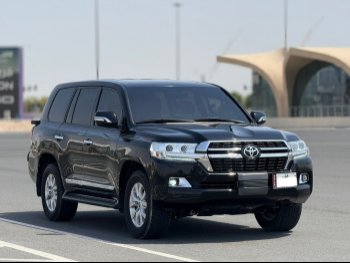 Toyota  Land Cruiser  GXR  2019  Automatic  163,000 Km  8 Cylinder  Four Wheel Drive (4WD)  SUV  Black