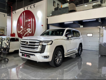 Toyota  Land Cruiser  VXR Twin Turbo  2022  Automatic  46,000 Km  6 Cylinder  Four Wheel Drive (4WD)  SUV  White  With Warranty