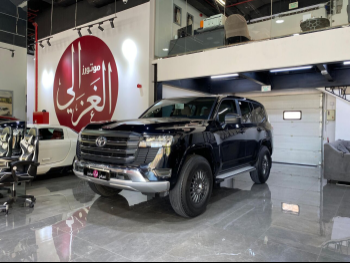 Toyota  Land Cruiser  GX  2024  Automatic  44,000 Km  6 Cylinder  Four Wheel Drive (4WD)  SUV  Black  With Warranty