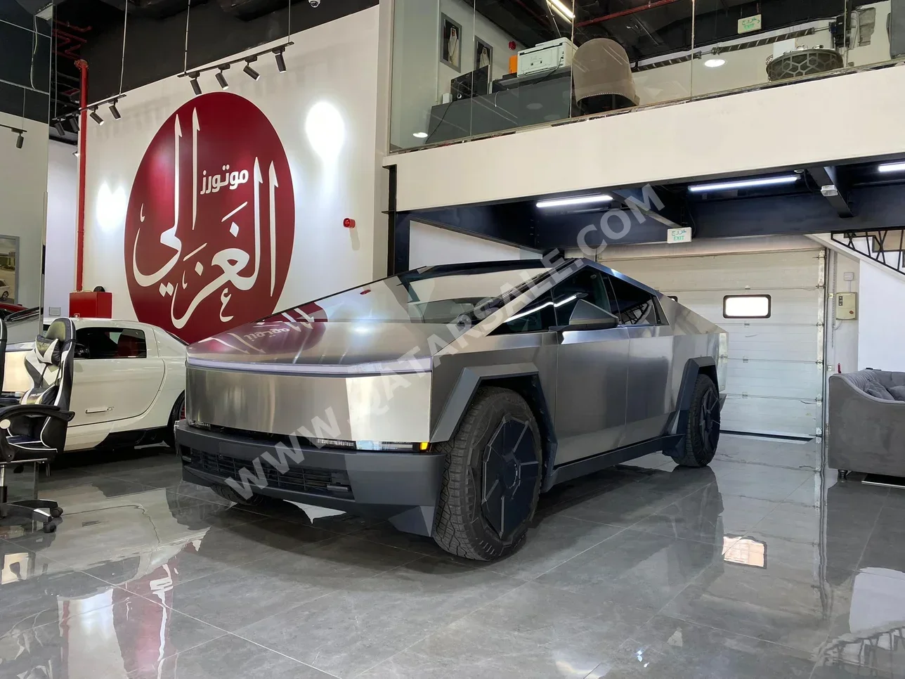 تسلا  سايبر تراك  2024  اوتوماتيك  5,000 كم  0 سلندر  دفع رباعي  اس يو في  فضي