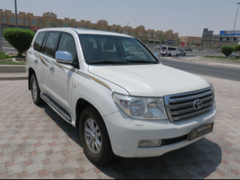 Toyota  Land Cruiser  GXR  2011  Automatic  445,000 Km  8 Cylinder  Four Wheel Drive (4WD)  SUV  White