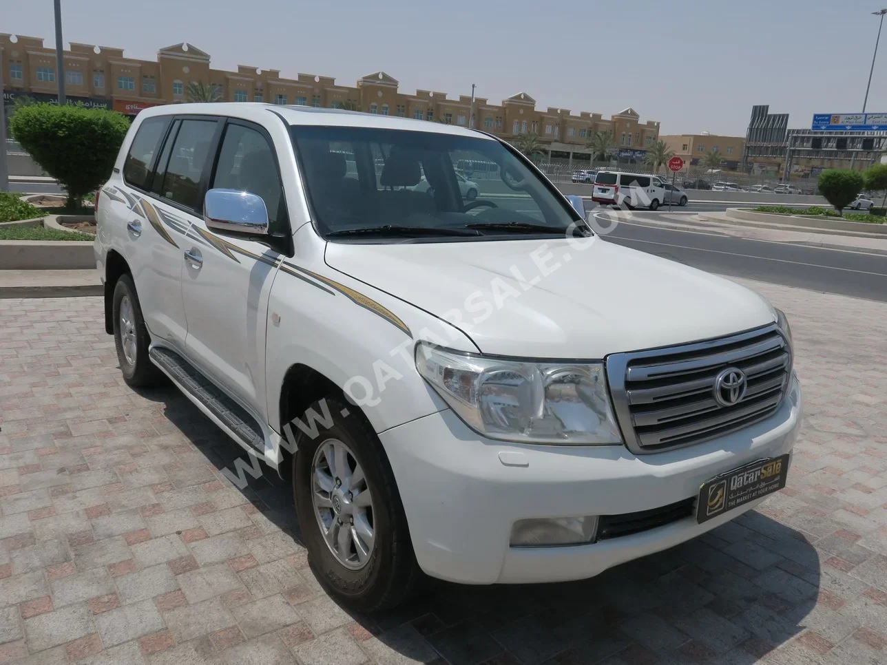 Toyota  Land Cruiser  GXR  2011  Automatic  445,000 Km  8 Cylinder  Four Wheel Drive (4WD)  SUV  White