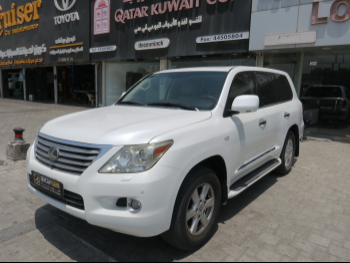 Lexus  LX  570  2009  Automatic  200,000 Km  8 Cylinder  Four Wheel Drive (4WD)  SUV  White