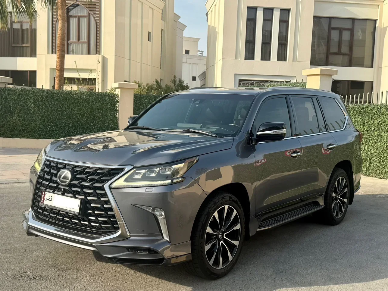Lexus  LX  570 S  2017  Automatic  257,000 Km  8 Cylinder  Four Wheel Drive (4WD)  SUV  Gray
