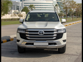 Toyota  Land Cruiser  GXR  2022  Automatic  50,000 Km  6 Cylinder  Four Wheel Drive (4WD)  SUV  White