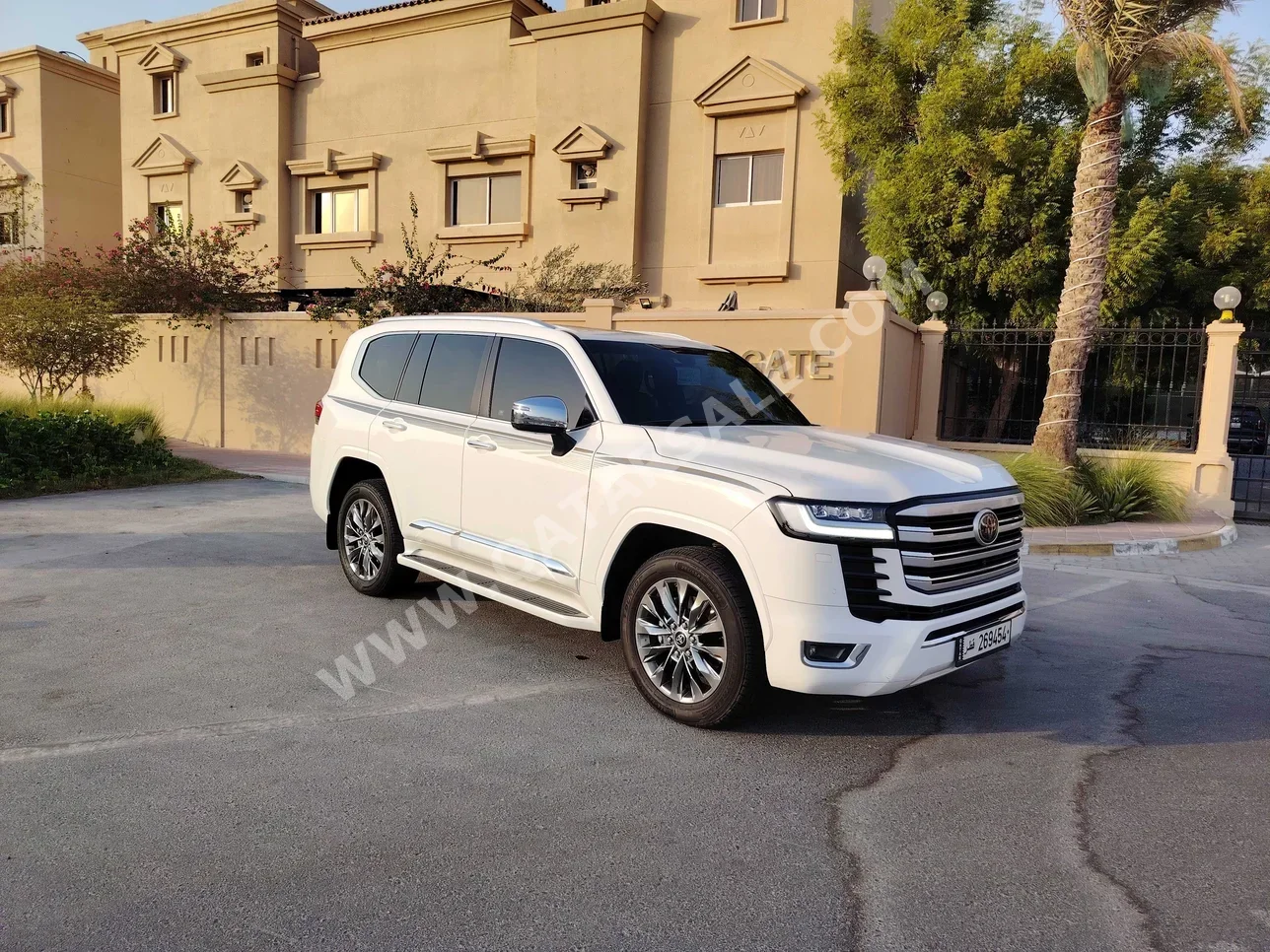 Toyota  Land Cruiser  VXR  2023  Automatic  52,000 Km  6 Cylinder  Four Wheel Drive (4WD)  SUV  White  With Warranty