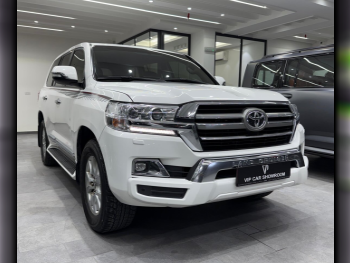 Toyota  Land Cruiser  GXR  2019  Automatic  73,000 Km  8 Cylinder  Four Wheel Drive (4WD)  SUV  White