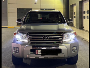 Toyota  Land Cruiser  GXR  2015  Automatic  210,000 Km  8 Cylinder  Four Wheel Drive (4WD)  SUV  Silver