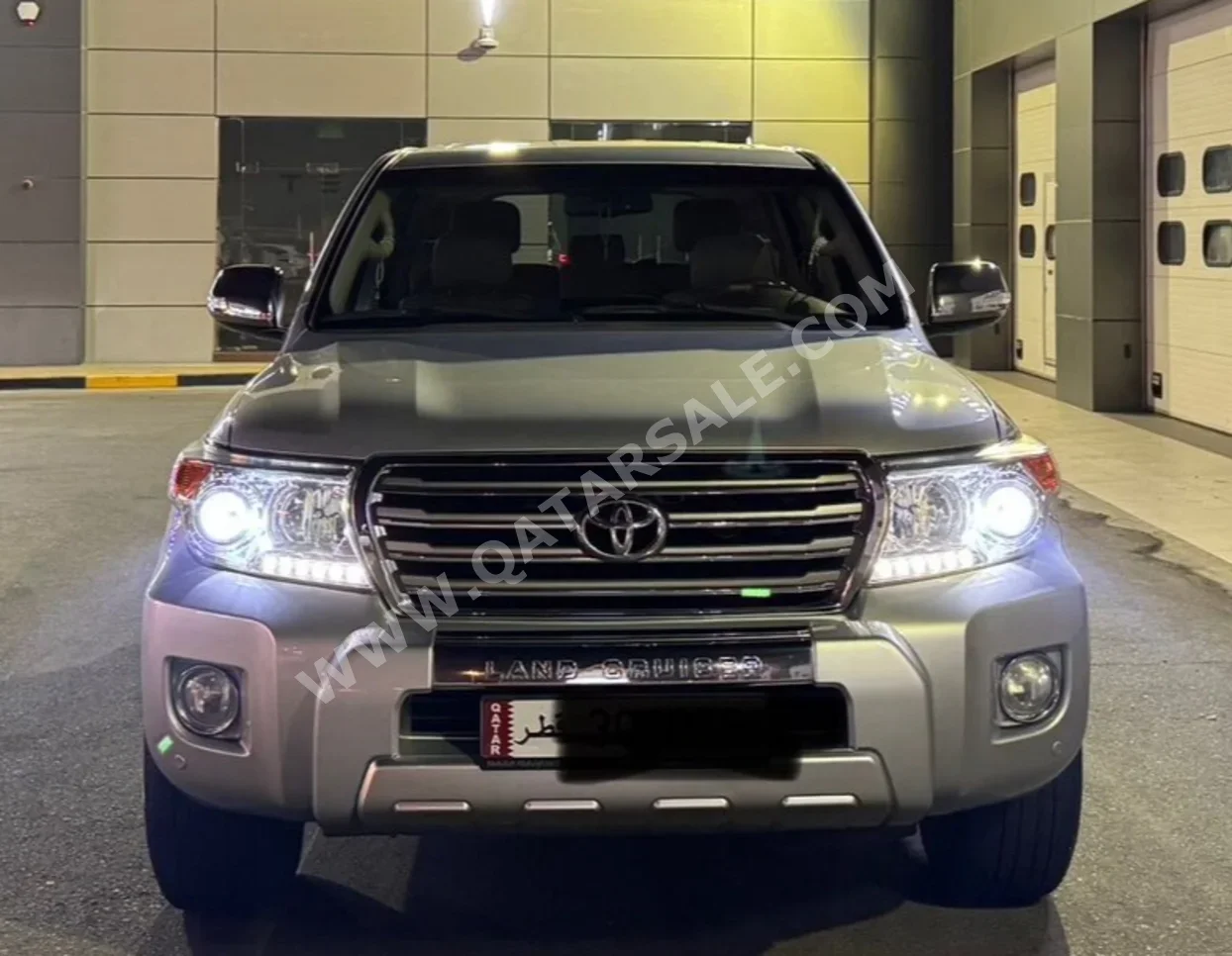 Toyota  Land Cruiser  GXR  2015  Automatic  210,000 Km  8 Cylinder  Four Wheel Drive (4WD)  SUV  Silver