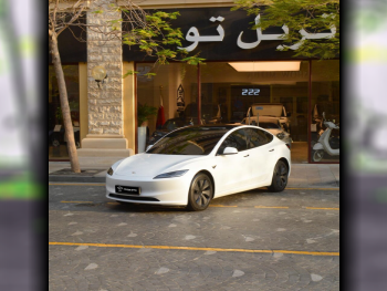 تسلا  مودل 3  لونج راينج  2025  اوتوماتيك  8,455 كم  0 سلندر  دفع خلفي  سيدان  أبيض  تحت الضمان
