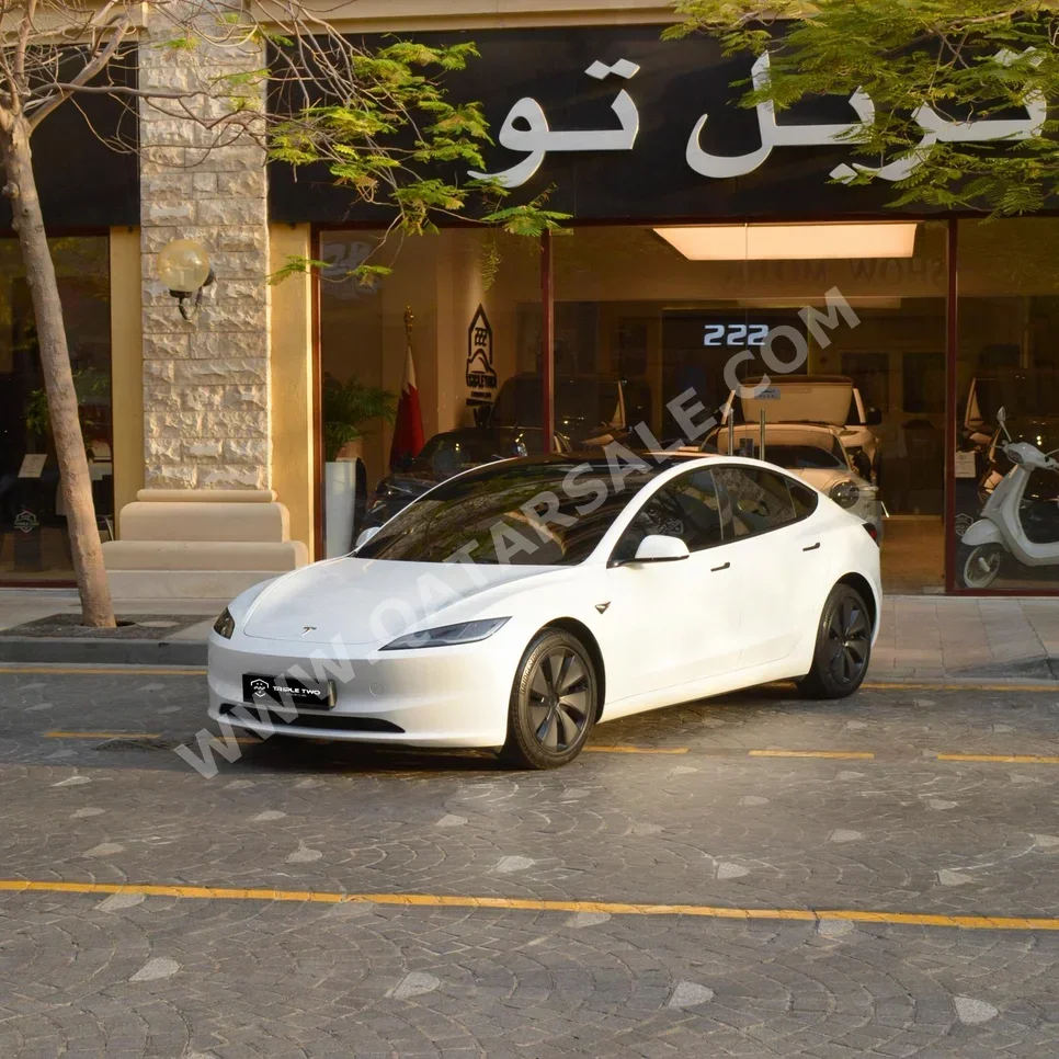 تسلا  مودل 3  لونج راينج  2025  اوتوماتيك  8,455 كم  0 سلندر  دفع خلفي  سيدان  أبيض  تحت الضمان