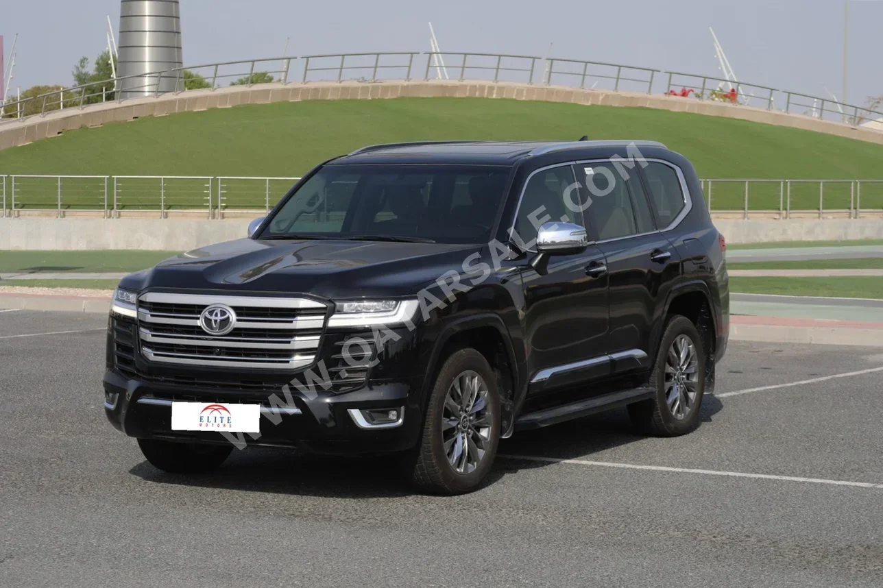 Toyota  Land Cruiser  VX Twin Turbo  2024  Automatic  39,000 Km  6 Cylinder  Four Wheel Drive (4WD)  SUV  Black  With Warranty