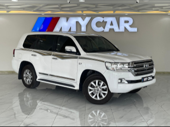 Toyota  Land Cruiser  VXR  2016  Automatic  153,000 Km  8 Cylinder  Four Wheel Drive (4WD)  SUV  White