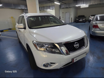 Nissan  Pathfinder  2014  Automatic  141,000 Km  6 Cylinder  Four Wheel Drive (4WD)  Hatchback  Pearl