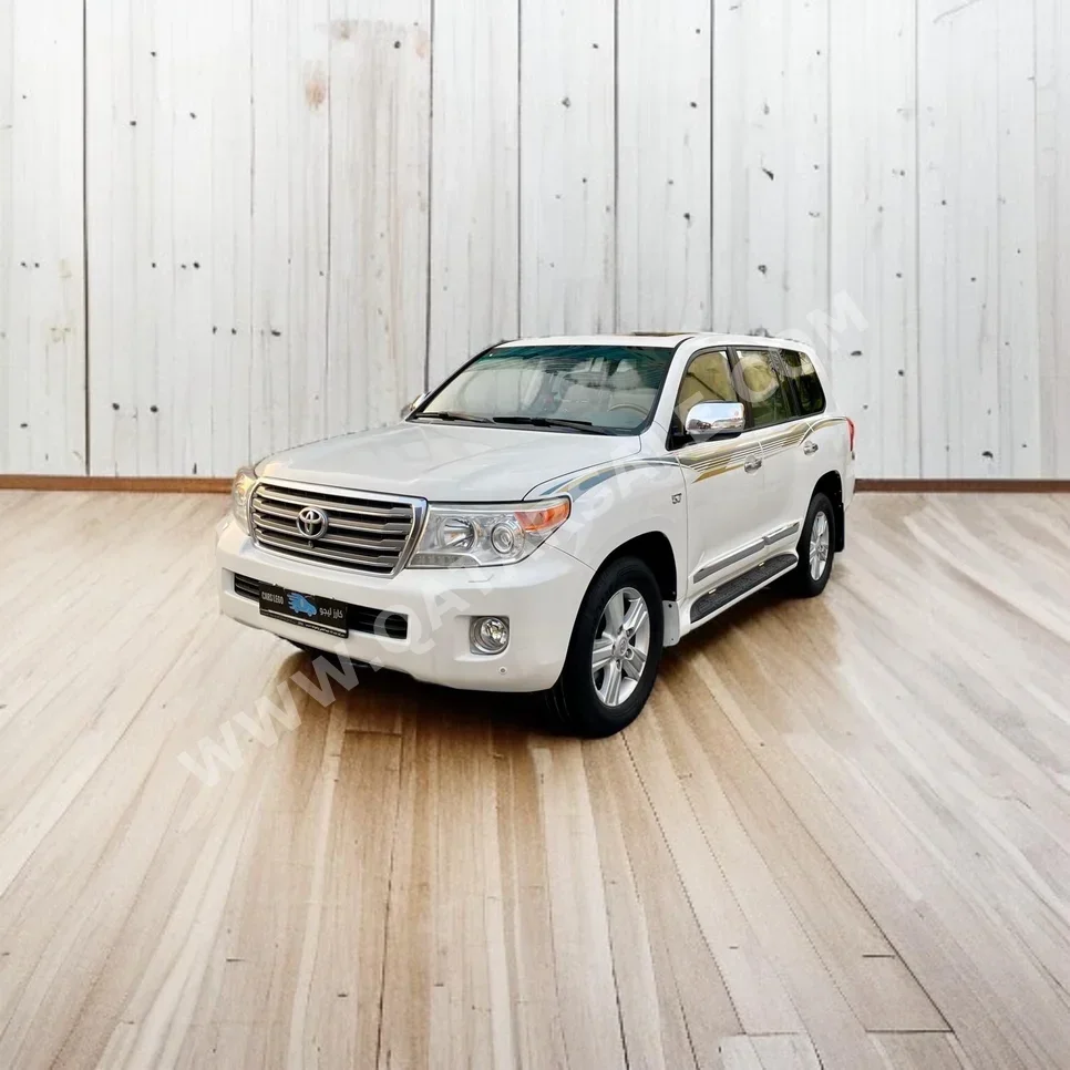 Toyota  Land Cruiser  VXR  2015  Automatic  308,000 Km  8 Cylinder  Four Wheel Drive (4WD)  SUV  White