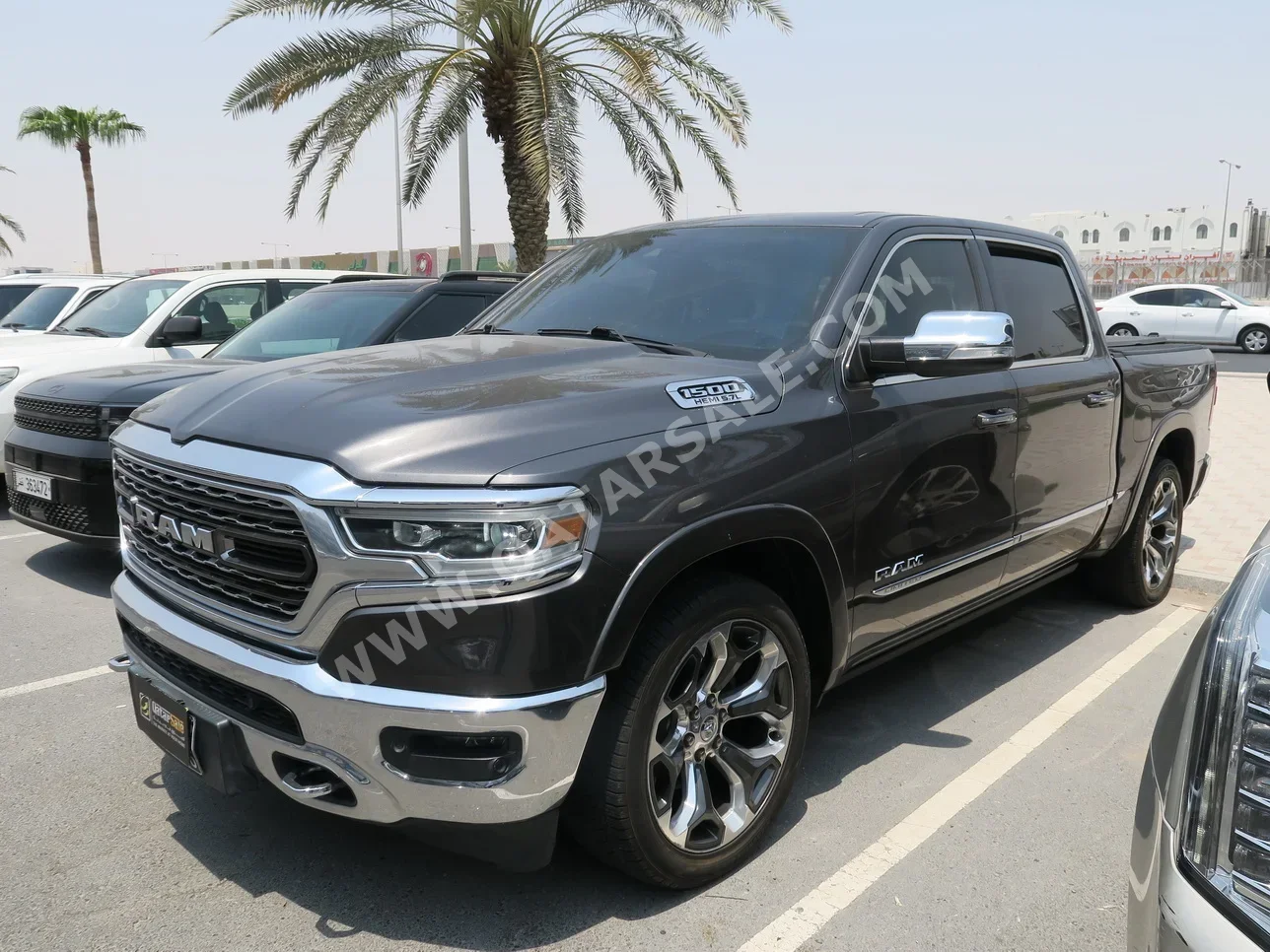 دودج  رام  لميتد  2019  اوتوماتيك  198,000 كم  8 سلندر  دفع رباعي  بيكب  رمادي