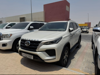 Toyota  Fortuner  2024  Automatic  86,000 Km  4 Cylinder  Four Wheel Drive (4WD)  SUV  White  With Warranty