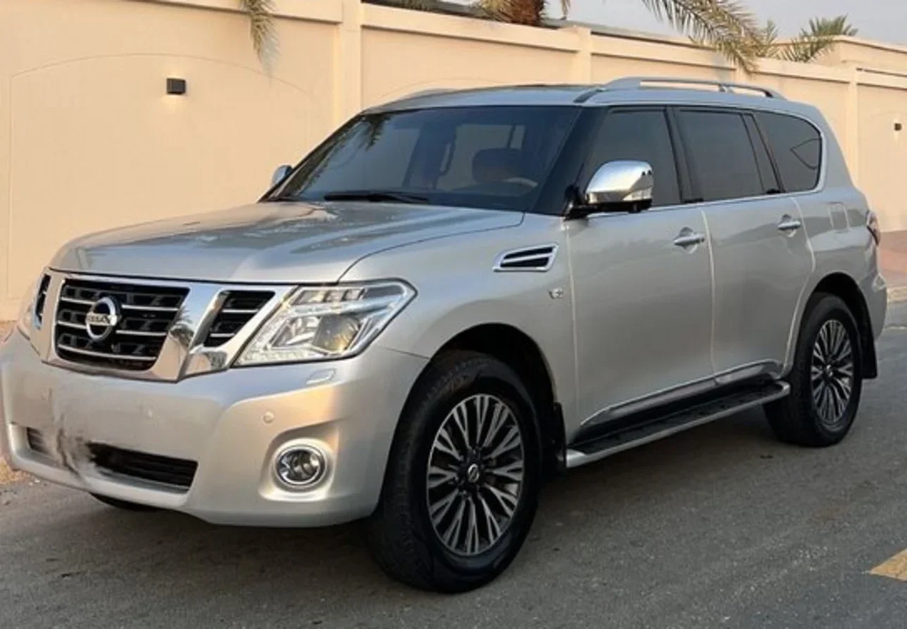 Nissan  Patrol  Platinum  2015  Automatic  190,582 Km  8 Cylinder  Four Wheel Drive (4WD)  SUV  Silver