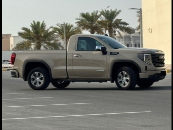 GMC  Sierra  Elevation  2023  Automatic  66,000 Km  8 Cylinder  Four Wheel Drive (4WD)  Pick Up  Beige